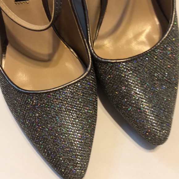 Ladies 9 m Dana Buchman silver sparkle pumps - Picture 7 of 14